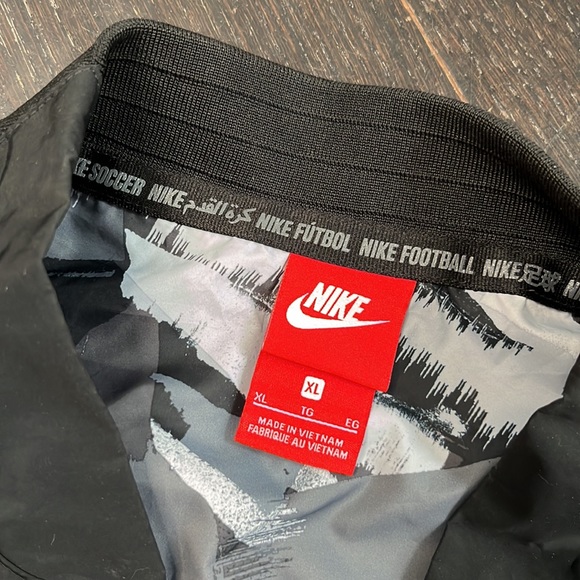 Nike Football Club Jacket windbreaker - Picture 3 of 8